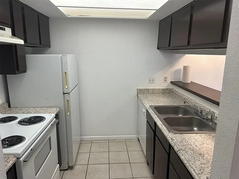2814 S Bartell Dr #13 — Photo 5