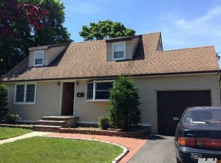 78 Drakeford Ave, North Babylon, NY 11703
