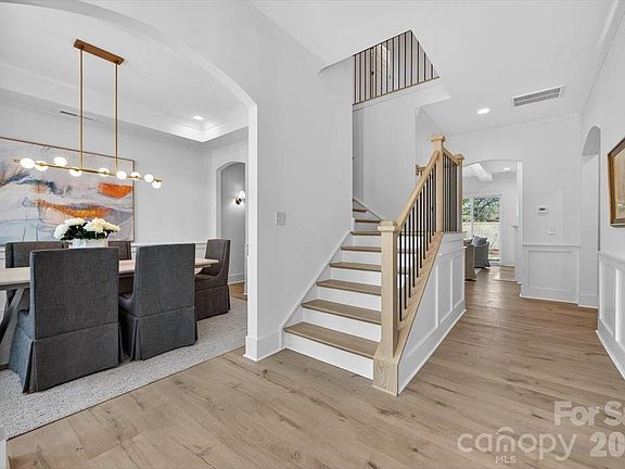 5th image of 1607 Chippendale Rd