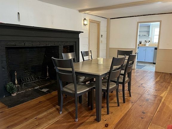 3rd image of 829 W Lowell Ave