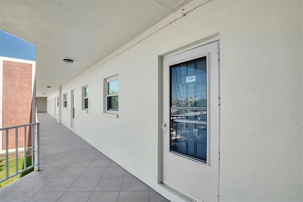 2 bed, 2.0 bath, 1350 sqft, $3,500 — Photo 2