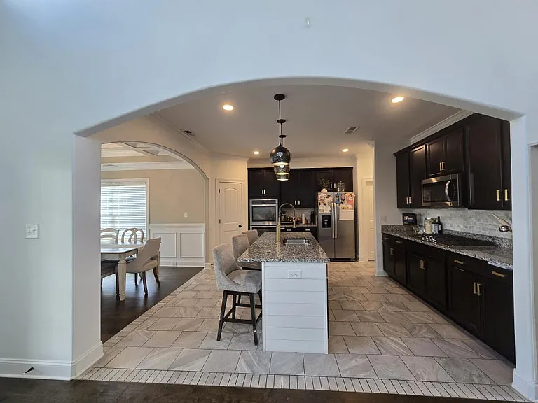 425 Veronica Ct — Photo 9