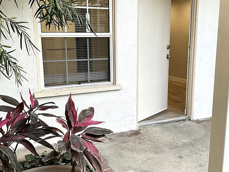 10814-10818 Blix St #10814-814-B2 — Photo 17
