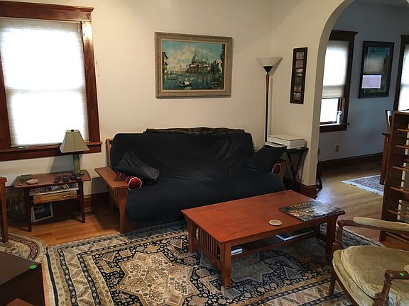 3rd image of 824 Shipman Pl