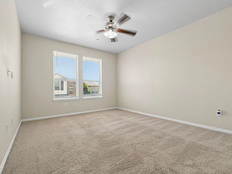3240 E Whitestone Blvd #4 — Photo 26