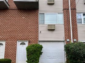 22 Francine Ct, Staten Island, NY