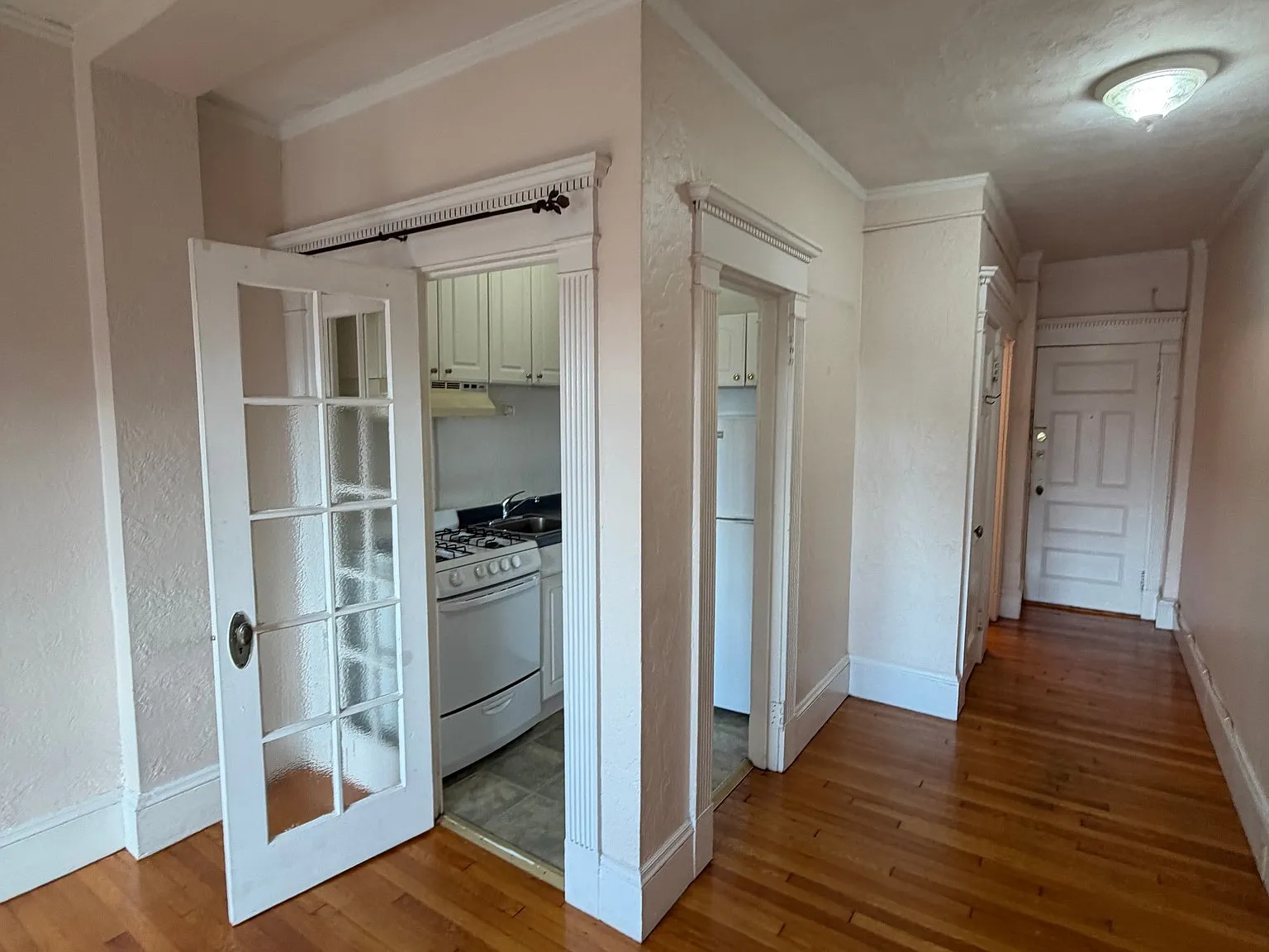 Studio, 1.0 bath, 305 sqft, $2,100 — Photo 3