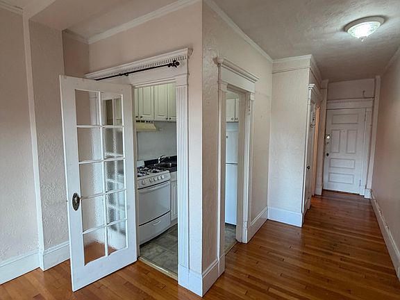3rd image of 8 Garrison St #621