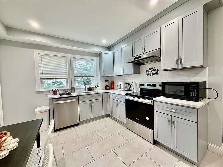 305 Washington St #1 — Photo 20