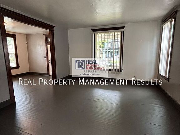 4th image of 815 E Gum St