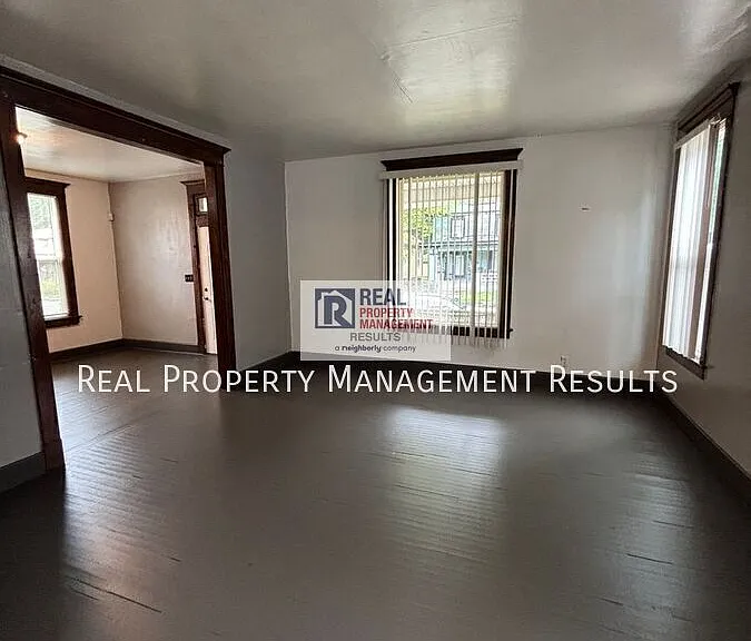 815 E Gum St — Photo 4