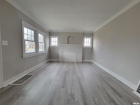 3rd image of 712 W Maywood Ave