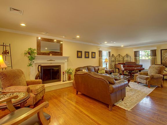 2nd image of 609 Rolling Hills Dr