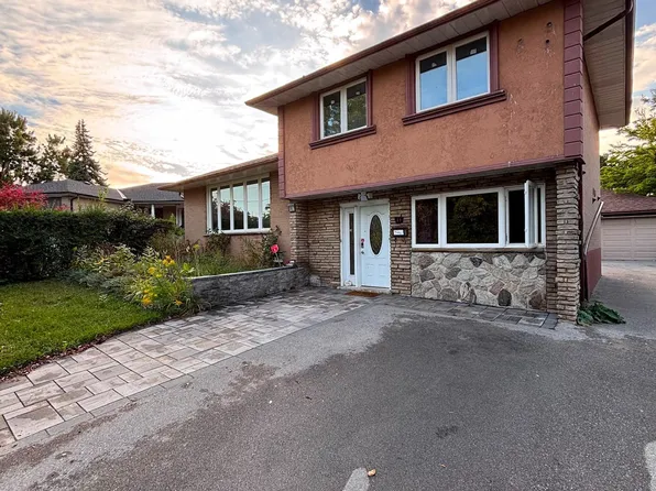 14 Camperdown Ave, Toronto, ON M9R 3T4