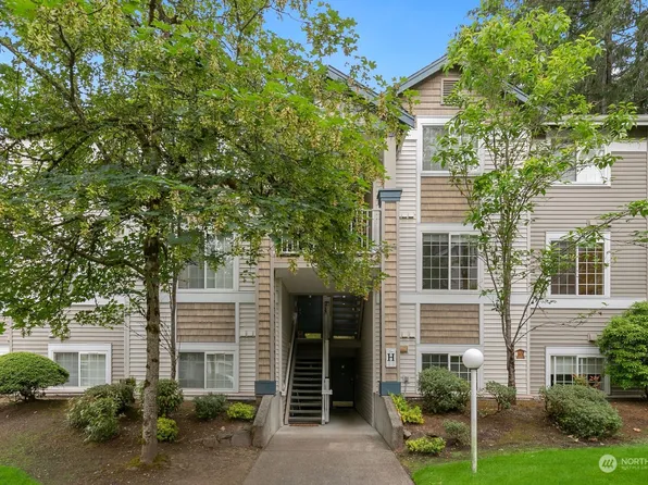 25235 SE Klahanie Boulevard #H203, Sammamish, WA 98029