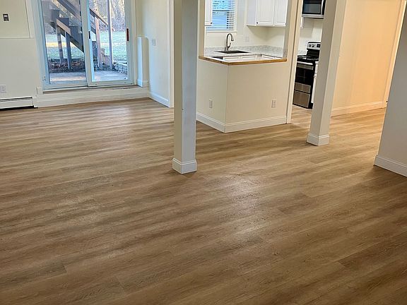 4th image of 17 Noxon St #17