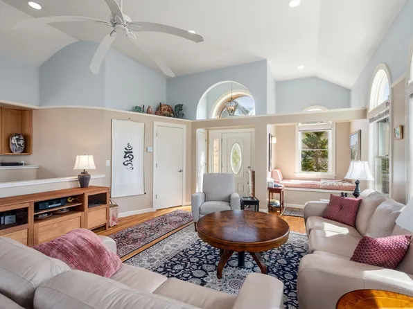 21-23 Marble Rd, Gloucester, MA 01930