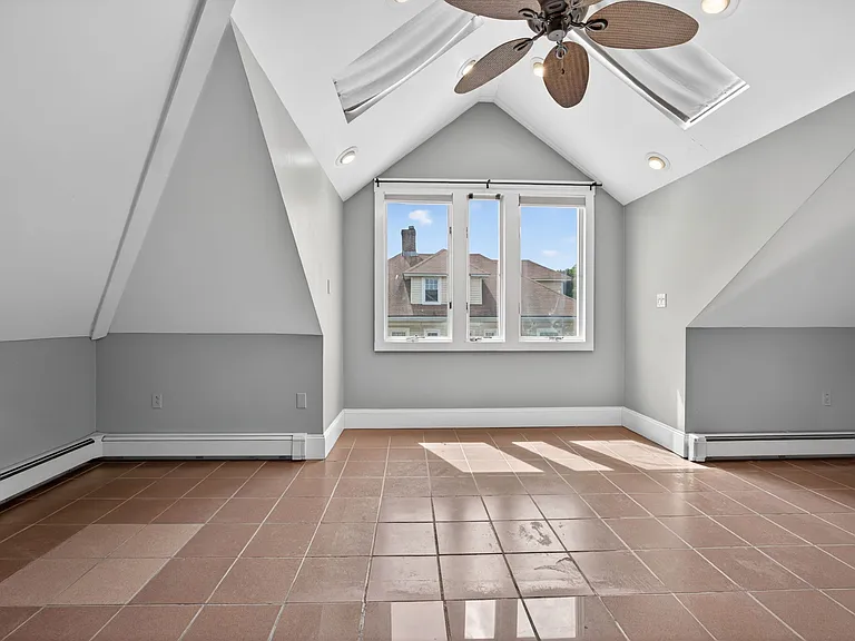 190 Kendrick Ave — Photo 13