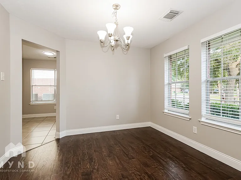 12035 Thornecrest Dr — Photo 9