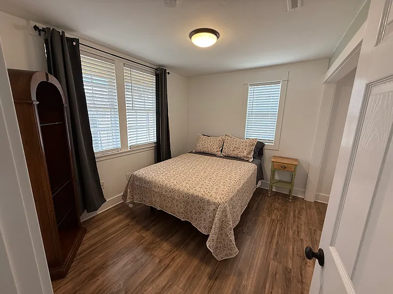 2833 N Overland Trl #2 — Photo 7