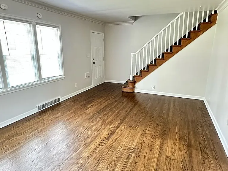 1409 Vinton St — Photo 2