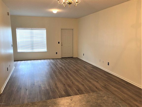 2nd image of 840 Southern Creek Dr