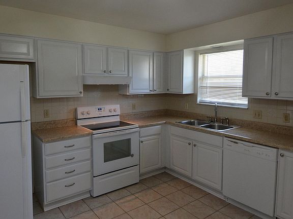 Updated kitchen, new stove, new cabinets, new counter top, C