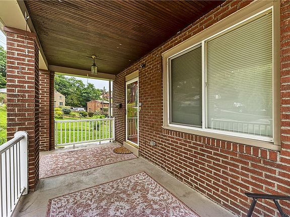 4th image of 52 Queenston St
