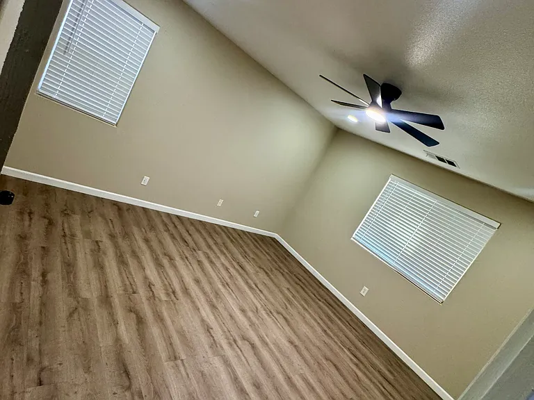 704 Lassen Ave — Photo 15