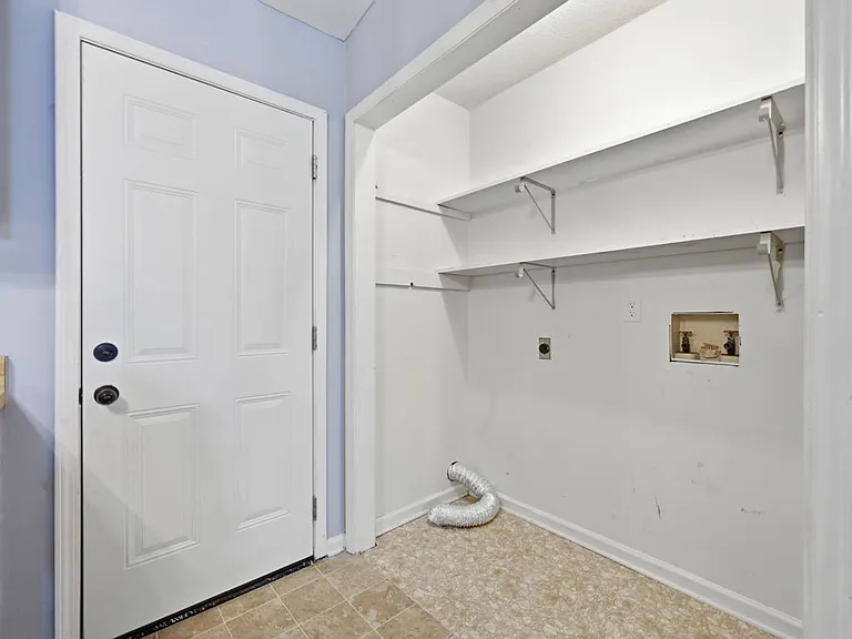 406 Cedar Creek Dr — Photo 5