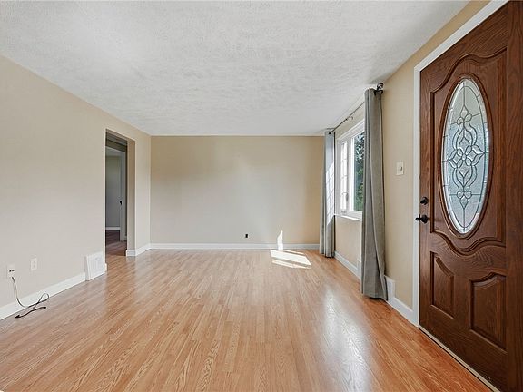 4th image of 181 Castle Rd