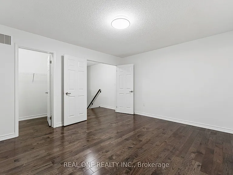 30 Henneberry Ln — Photo 23