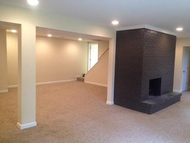 2nd image of 627 Richmond Rd N