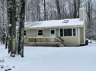 1134 Trapper Ln, Pocono Summit, PA 18346