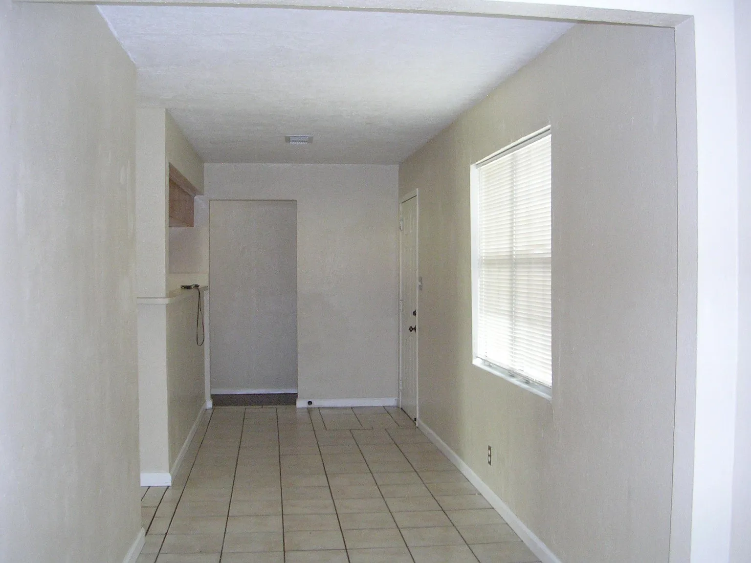3 bed, 1.5 bath, 1380 sqft, $1,500 — Photo 3