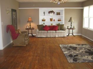304 W Locust St, Fort Branch, IN 47648