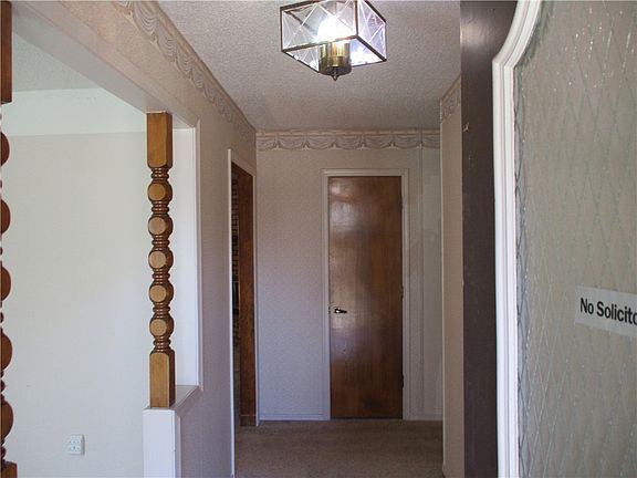 4th image of 2801 Parkwood Dr