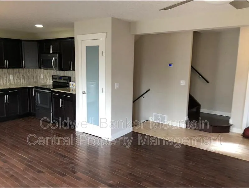 4 bed, 2.0 bath, 1700 sqft, $1,750 — Photo 4