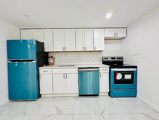 2nd image of 2832 W 15th St #1A