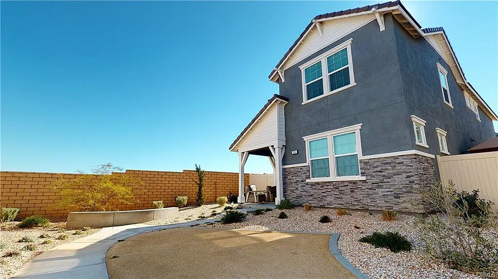 3 bed, 1822 sqft, $3,300 — Photo 1
