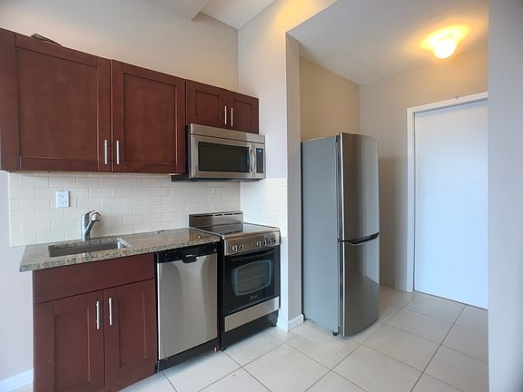 4th image of 2147 2nd Ave #B9