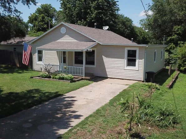 625 W 22nd St, Wellington, KS 67152
