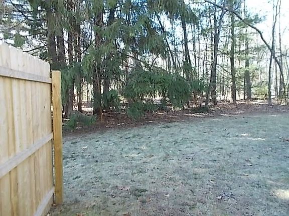 5th image of 26 Green Meadow Dr