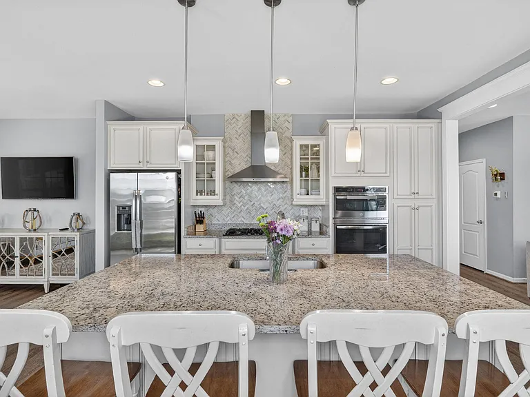 980 Basswood Dr — Photo 17