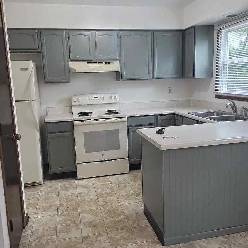 3 bed, 1.5 bath, $1,599 — Photo 2