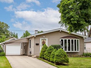 128 N Fairlawn Ave, Mundelein, IL 60060