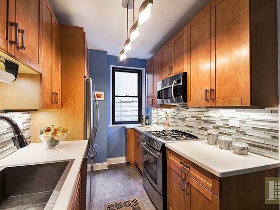 5th image of 250 W 75th St APT 5A