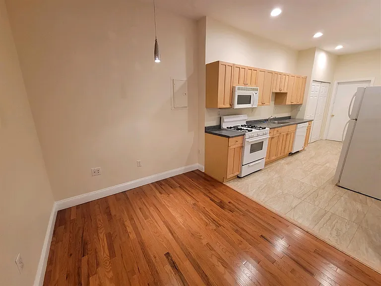 23 Tufts St #1 — Photo 1