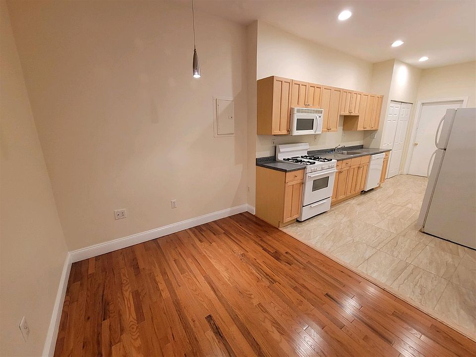 1st image of 23 Tufts St #1
