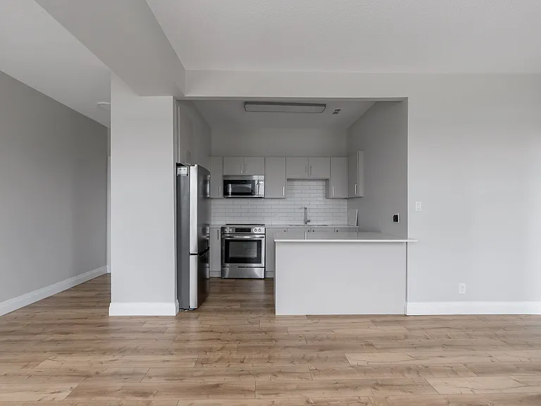 523 Bay St #14 — Photo 1